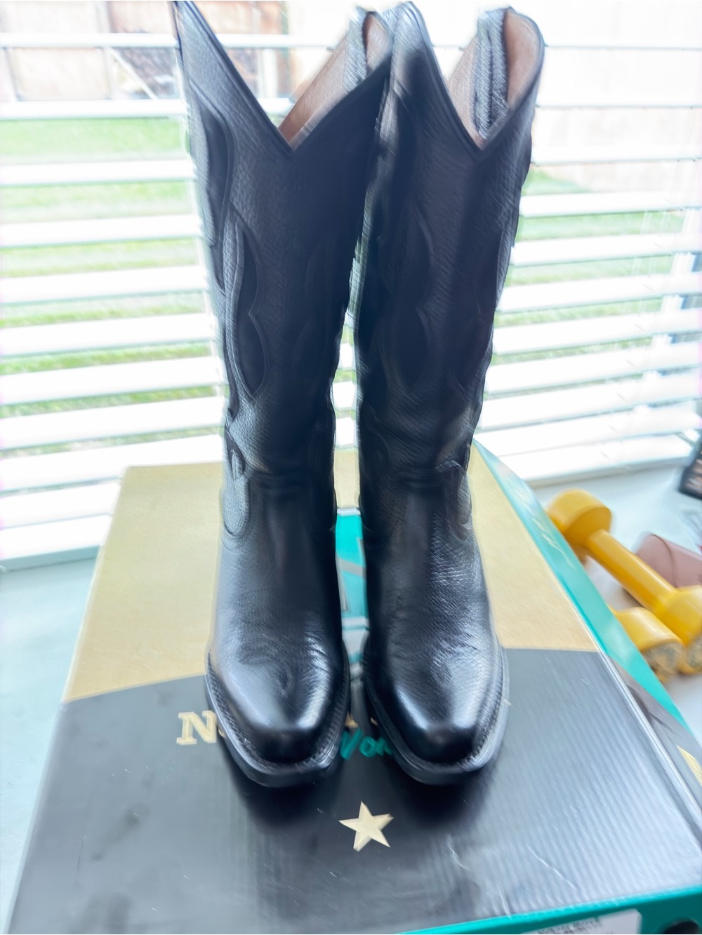Agavero women cowgirl boots sizes 7 Medium
